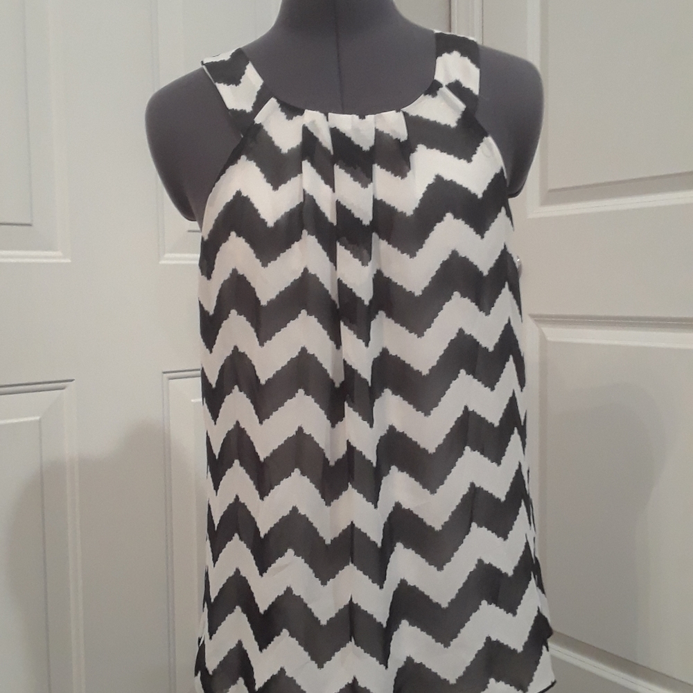 Chevron Black‎ & White Flowy Top